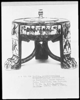 Dreifuß-Exaleiptron — Gelage