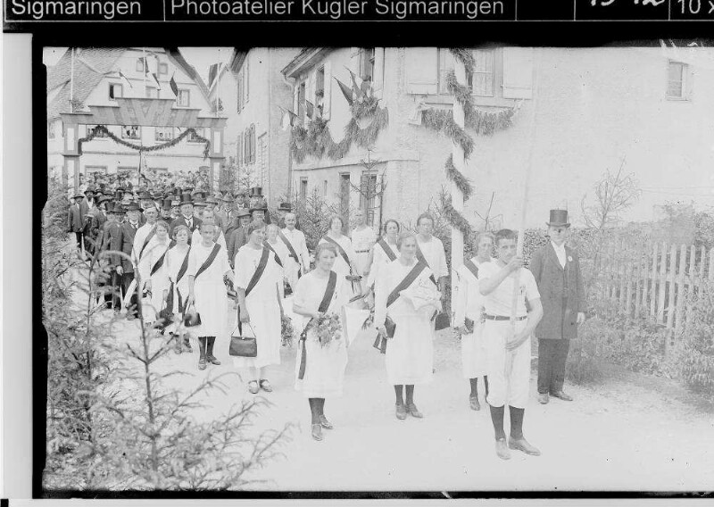 Gauturnfest des Turngaus Hohenzollern in Sigmaringendorf; Frauengruppe beim Festumzug