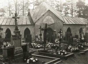 Žďár nad Sázavou (Saar). Wallfahrtskirche St. Nepomuk (1719-1722, J. B. Santini-Aichl) auf dem Grünen Berg (Zelená Hora). Kapelle im Kapellenring