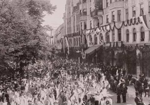 Jubiläum zum 100. Jahrestag der Befreiungskriege von 1813/15 in Bautzen : Bautzen, Formierung des Festumzuges vor dem Wendischen Haus am Lauengraben zum 100. Jahrestag der Befreiungskriege von 1813/1815.