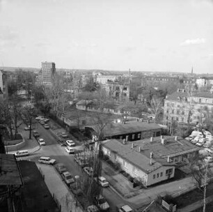 Dresden-Neustadt. Blick vom Wohnhaus Hospitalstraße 13/15 nach Norden zum Hochhaus am Albertplatz und zur Eschebach-Villa