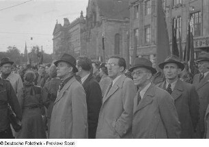 Teilnehmer der Kundgebung auf dem Karl-Marx-Platz (heutiger Augustusplatz)