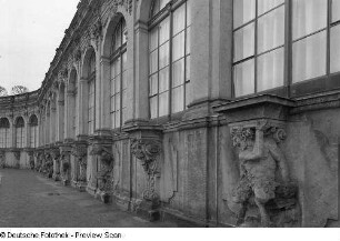 Dresden-Altstadt. Zwinger (1709-1728; M. D. Pöppelmann, B. Permoser). Nordwestliche Bogengalerie
