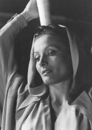 Hamburg. Deutsches Schauspielhaus. Die Schauspielerin Maria Wimmer (1911-1996) während eines Auftrittes im Schauspiel "Sodom und Gomorrha" 1946.
