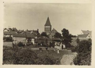 Ostpreußen. Ansicht der Stadt Preußisch Hollend. In der Bildmitte die St. Bartholomäus Kirche (bis 1945 evangelische Stadtkirche)