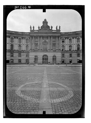 Berlin : August-Bebel-Platz, Kommode