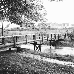Kurpark: Holzbrücke über die Beste