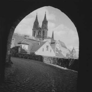 Meißen. Blick von der Schloßbrücke zur Albrechtsburg mitDom
