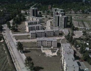 Luftaufnahme, Blick von Nord-Osten auf die Wohnbebauung am Ostpreußendamm. Berlin-Lichterfelde, Ostpreußendamm