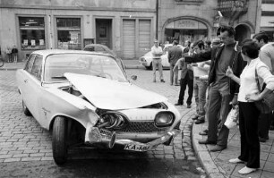 Karambolage zweier Personenwagen auf der Kreuzung Hirschstraße Ecke Amalienstraße.