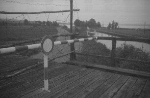 Fährhaus Rothenhusen: Sperre auf der Brücke, seitlich, Westzone