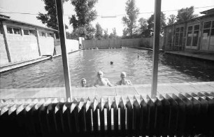 Bad Bellingen: Thermalbad; Blick durch Halle auf Bassin