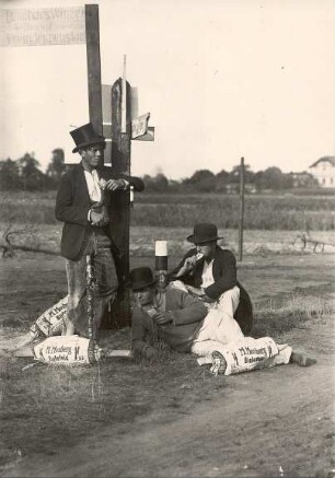Gesellen auf Wanderschaft im Spreewald : Gesellschaftliche Volkskultur. Ort: Bórkowy / Burg-Spreewald. Gesellen auf Wanderschaft im Spreewald