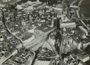 Dresden: Innenstadt mit Frauenkirche, Hofkirche, Schloß, Johanneum und Zwinger. Luftbild-Schrägaufnahme (von Ost)