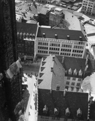 München. Blick von einem Turm der Frauenkirche auf die Kauflinger Straße