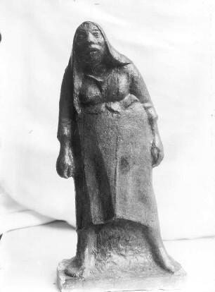Stehende Bäuerin & Steppenweib : Stehende Bäuerin (Steppenweib). Gips; H. 49 cm (1921; E. Barlach)