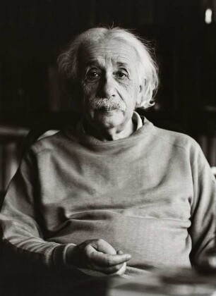 Der Physiker Albert Einstein in seinem Haus in Princeton