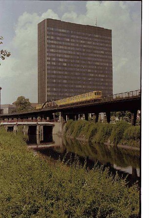 Berlin: Landwehrkanal mit Hochbahn und Postscheckamt