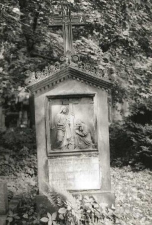 Grabmal für den Maler František Tkadlík : Grabmal für den Maler František Tkadlík. Sandstein (1840; M. Joseph). Prag-Královské Vinohrady, Olšaner Friedhof