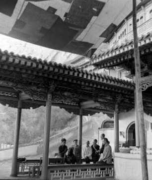 Gruppe von Männern in einer Teestube am Tempelberg
