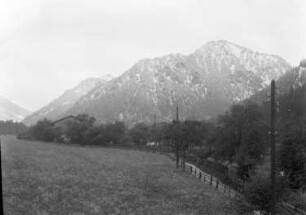 Deutschland? Alpen. Blick gegen einen Berg