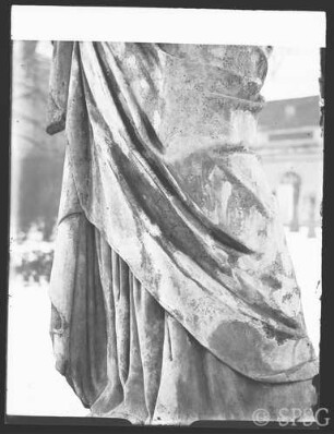 Berlin, Schloss Charlottenburg, Statue vor der Orangerie, Pamona.