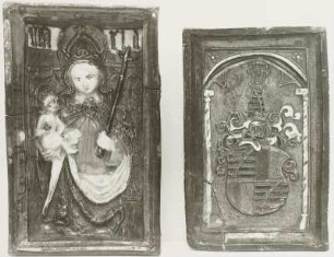 Farbig glasierte Ofenkacheln mit Darstellung Marias mit dem Jesuskind (links) und sächsischem Wappen (rechts)