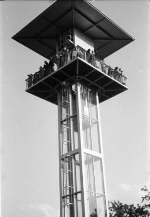 Stuttgart: Aussichtsturm von unten
