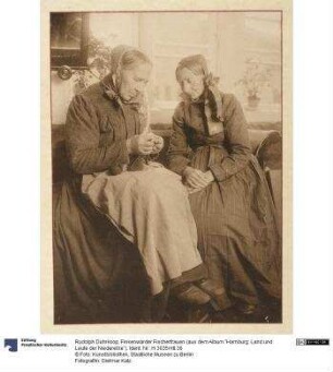 Finkenwärder Fischerfrauen (aus dem Album "Hamburg: Land und Leute der Niederelbe")