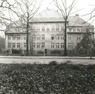 Cottbus, Sielower Straße 37. Sorbische Oberschule (ehemalige Lehrerbildungsanstalt; 1910, Erweiterung 1929)