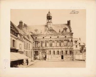 Rathaus, Noyon: Straßenansicht