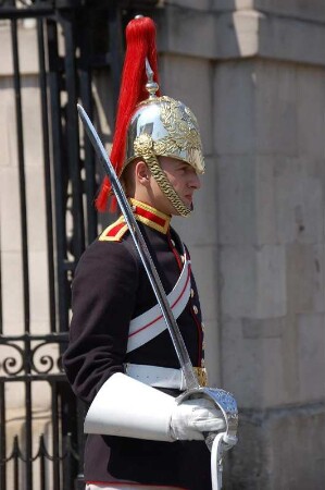 Wache vor dem Quartier der Horse Guards in Westminster, berittene Garde der Königin