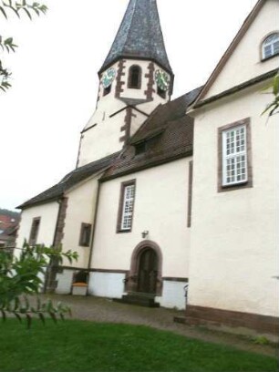 Kirche von Nordwesten mit Kirchturm (Turmkern Romanisch.Glockenstube 15 Jh) und Langhaus (Gotisch-1913 eingehend überformt)