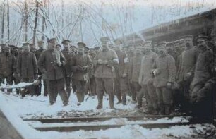 Sanitätsappell im Schützengraben, Februar 1916