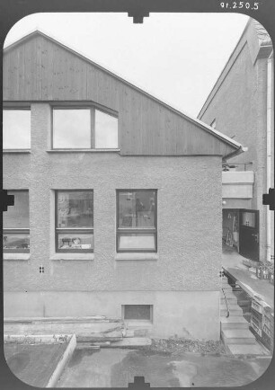 Dresden-Loschwitz, Wachbergstraße 6. Altersheim der Christengemeinschaft Rudolf Frieling e.V. (Einweihung 01.04.1986). Giebelfront (Teilansicht)