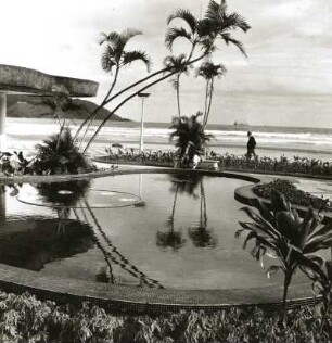 Santos, Brasilien. Brunnenanlage (an der Strandpromenade) am Meer