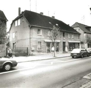 Neustrelitz, Wilhelm-Pieck-Straße 34. Wohnhaus mit Läden (1801/1825)