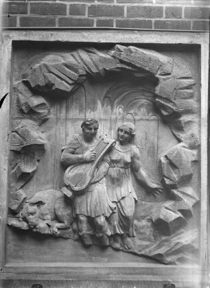 Drei Reliefs vom Giebel des Opernhauses in Berlin — Orpheus und Eurydike