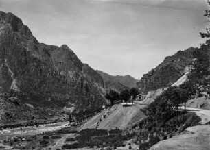 Landschaftsblick : Unmittelbar vor dem südlichen Zugang einer Schlucht bei Kherrata.