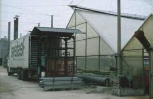 Fotografie: Gartenbautechnik, Gartenbautechnik-Gewächshaus, Topfmaschine