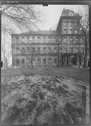 Weißenfels. Schloß Neu-Augustusburg (Baubeginn 1661; J. M. Richter). Westflügel mit Turm von Westen