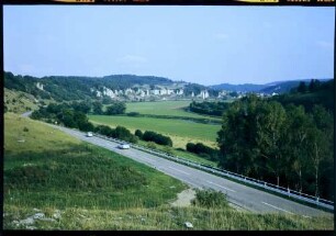 Solnhofen: Straße im Altmühltal