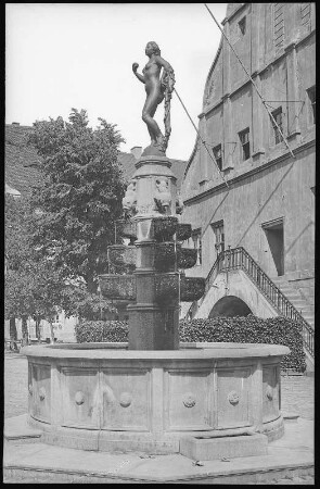 Grimma. Brunnen (Evabrunnen) vor dem Rathaus