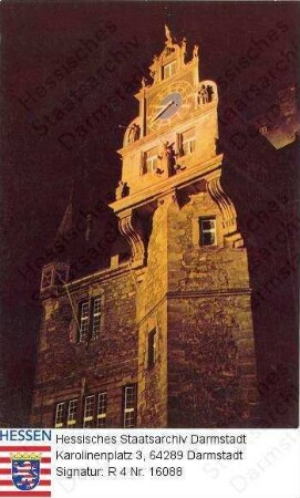 Marburg/Lahn, Rathausturm mit Uhr bei Nacht