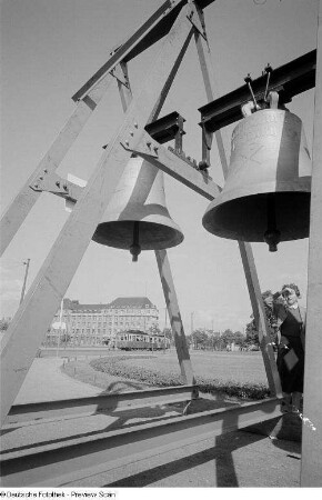 Zwei Glocken (Johannisplatz?)