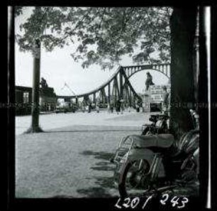 Der alliierte Kontrollpunkt Glienicker Brücke