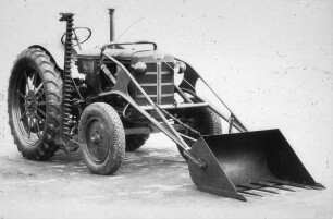 Fotografie: Frontlader, Standardtraktor, Ein- und Auslagerungstechnik