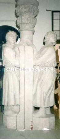 Leuchtermönche (Abguss von einem Sandsteinleuchter)