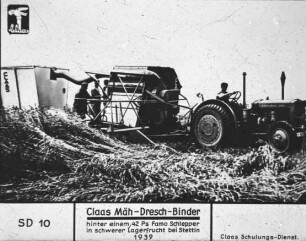 Claas Mäh-Dresch-Binder hinter einem 42 PS Famo Schlepper in schwerer Lagerfrucht bei Stettin 1939