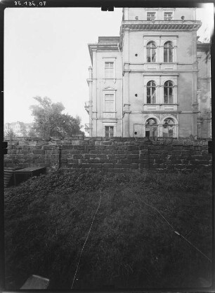 Dresden-Neustadt, Unterer Kreuzweg 1. Wohnhaus (1865). Seitenfront von Nordost